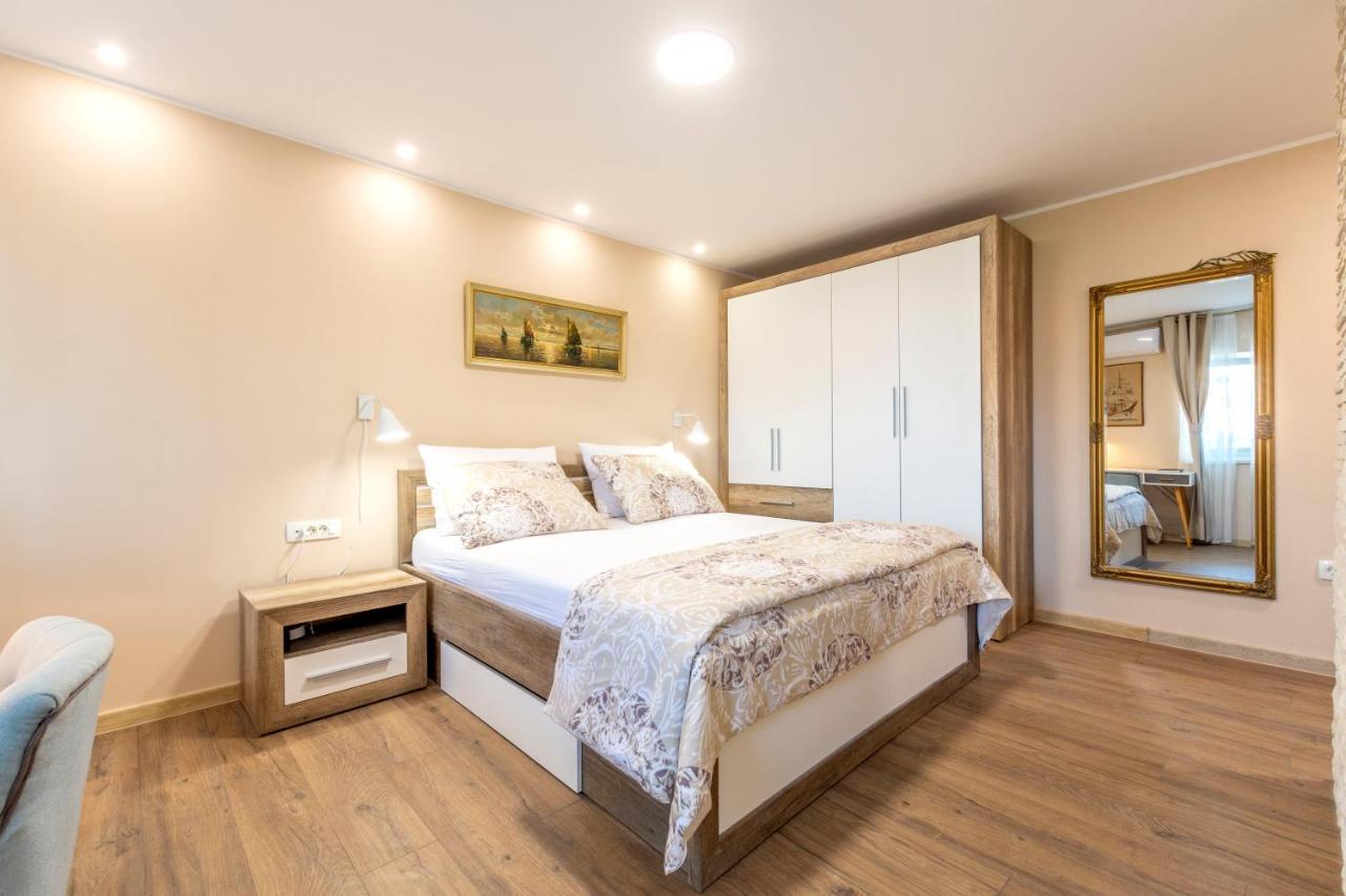 Croparadise Hostel Split Bagian luar foto