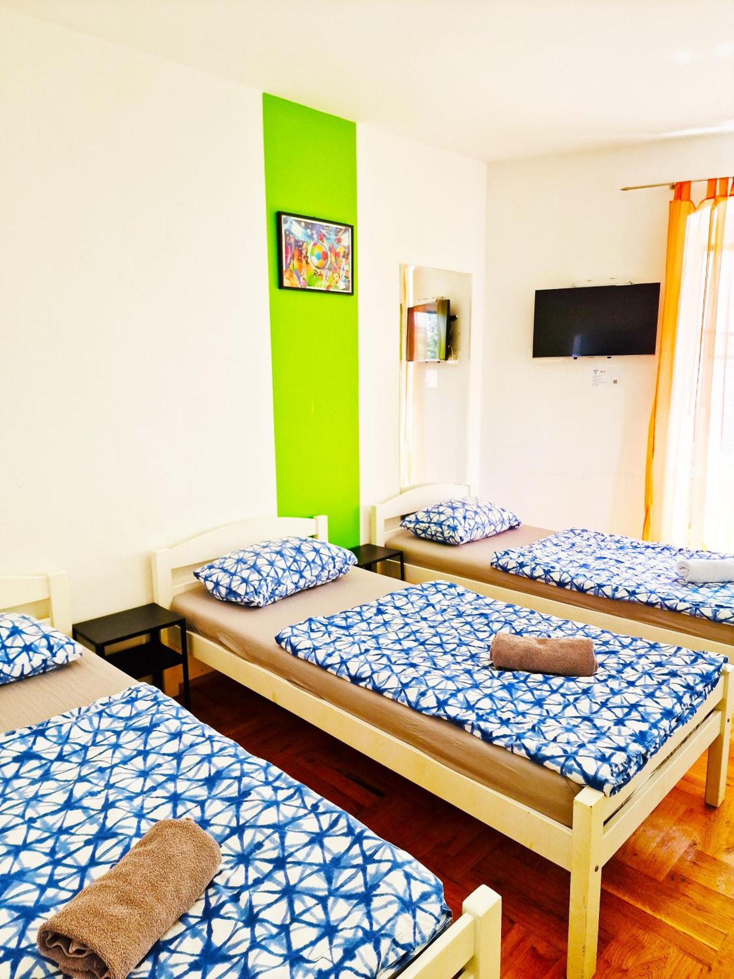 Croparadise Hostel Split Bagian luar foto