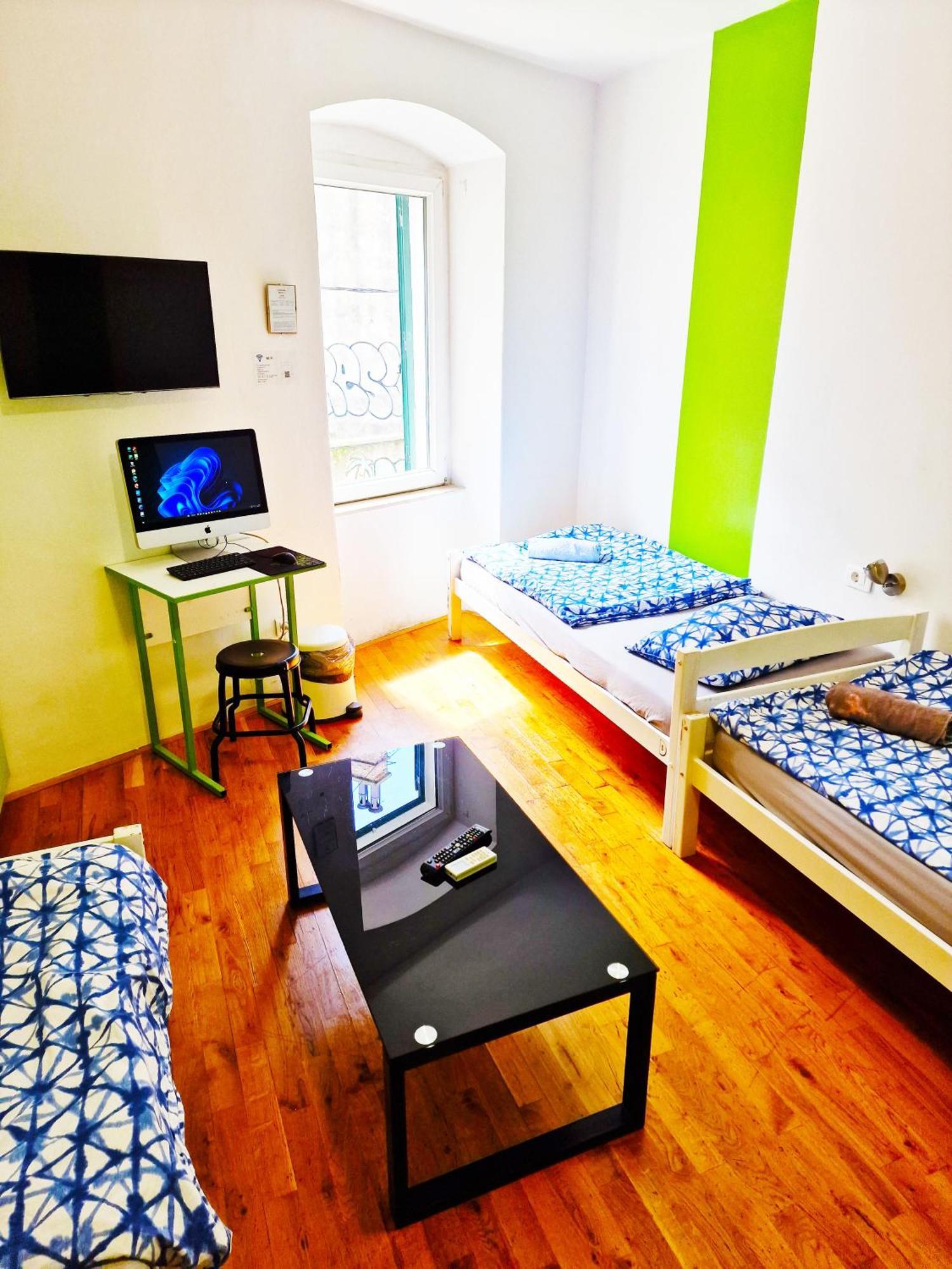 Croparadise Hostel Split Bagian luar foto