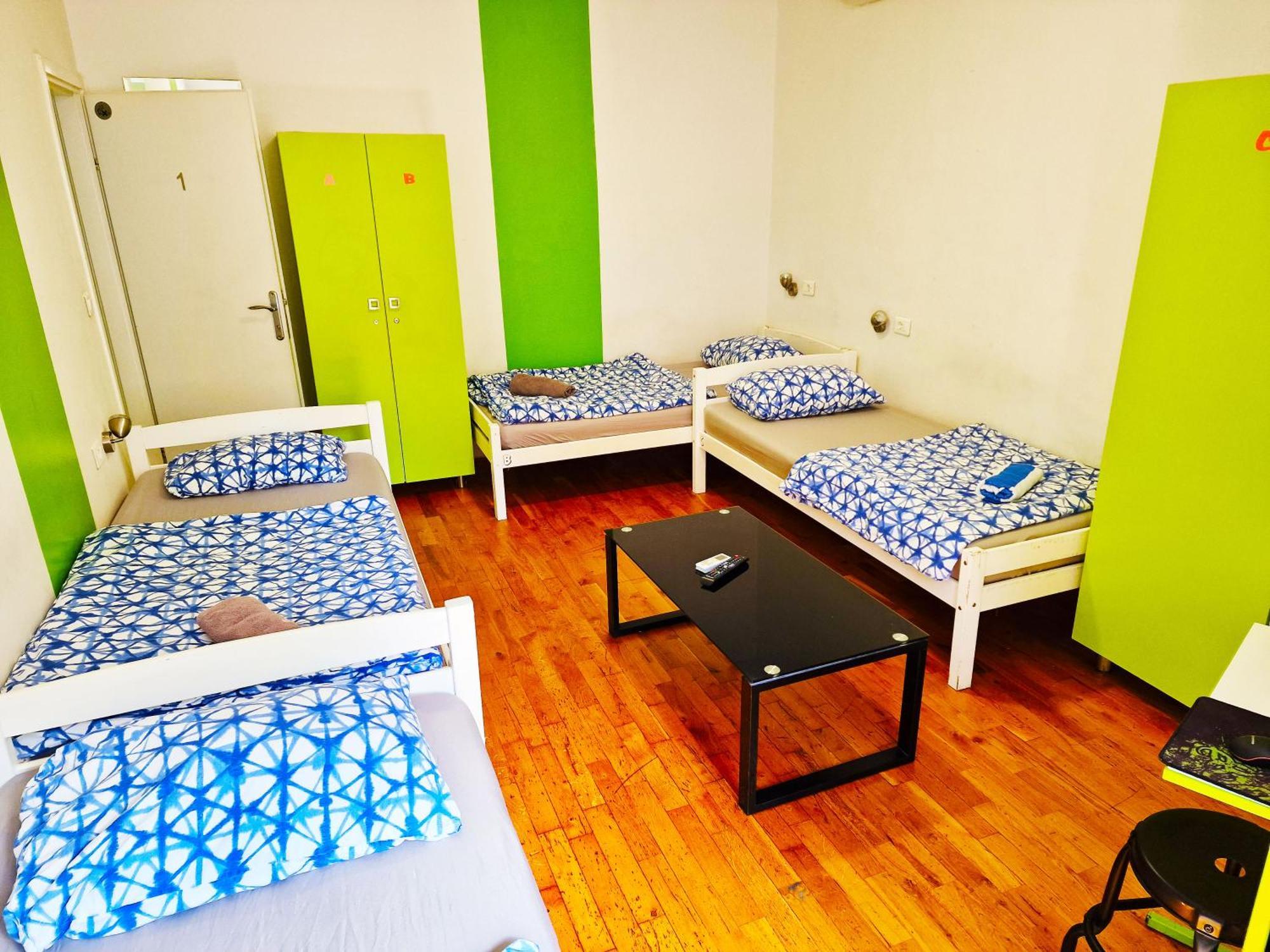 Croparadise Hostel Split Bagian luar foto