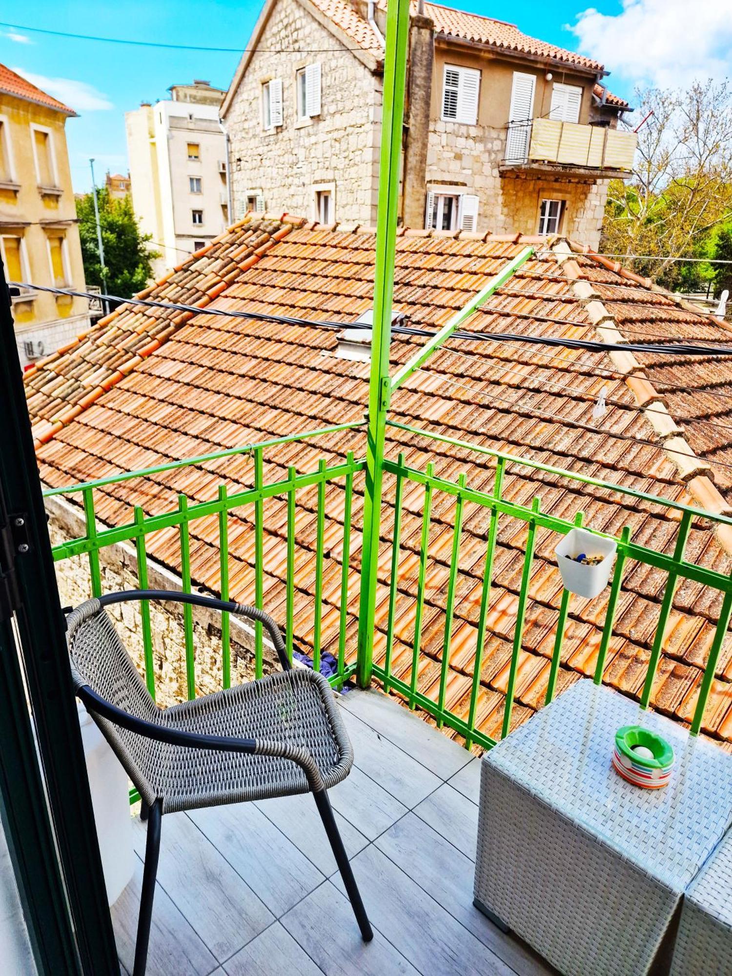 Croparadise Hostel Split Bagian luar foto