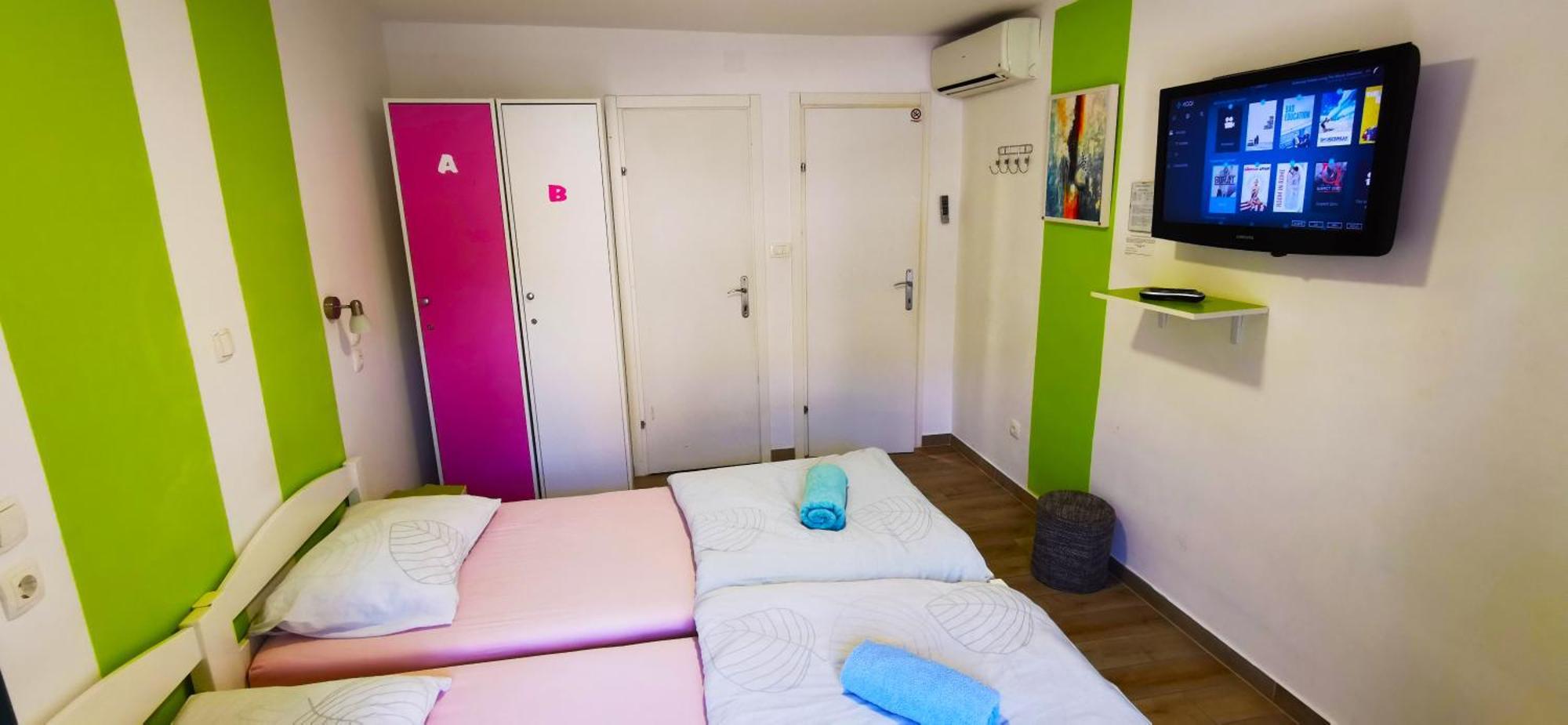 Croparadise Hostel Split Bagian luar foto