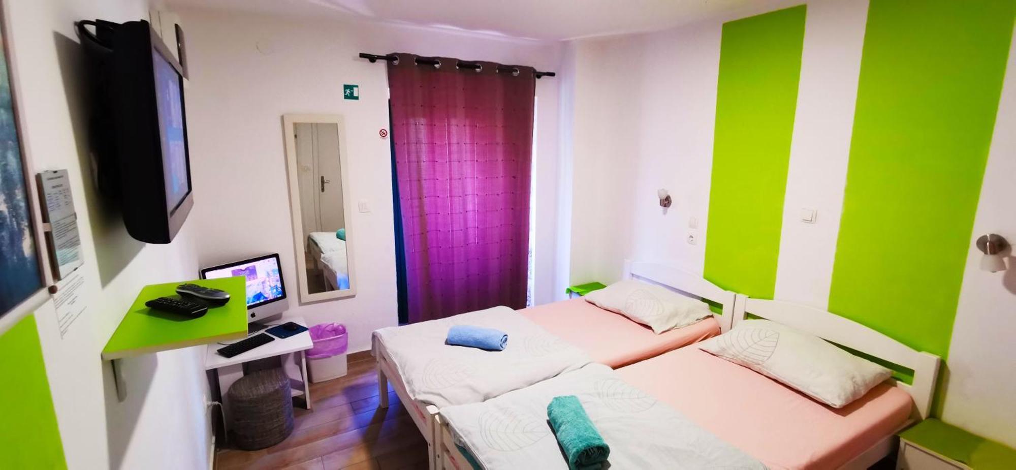 Croparadise Hostel Split Bagian luar foto
